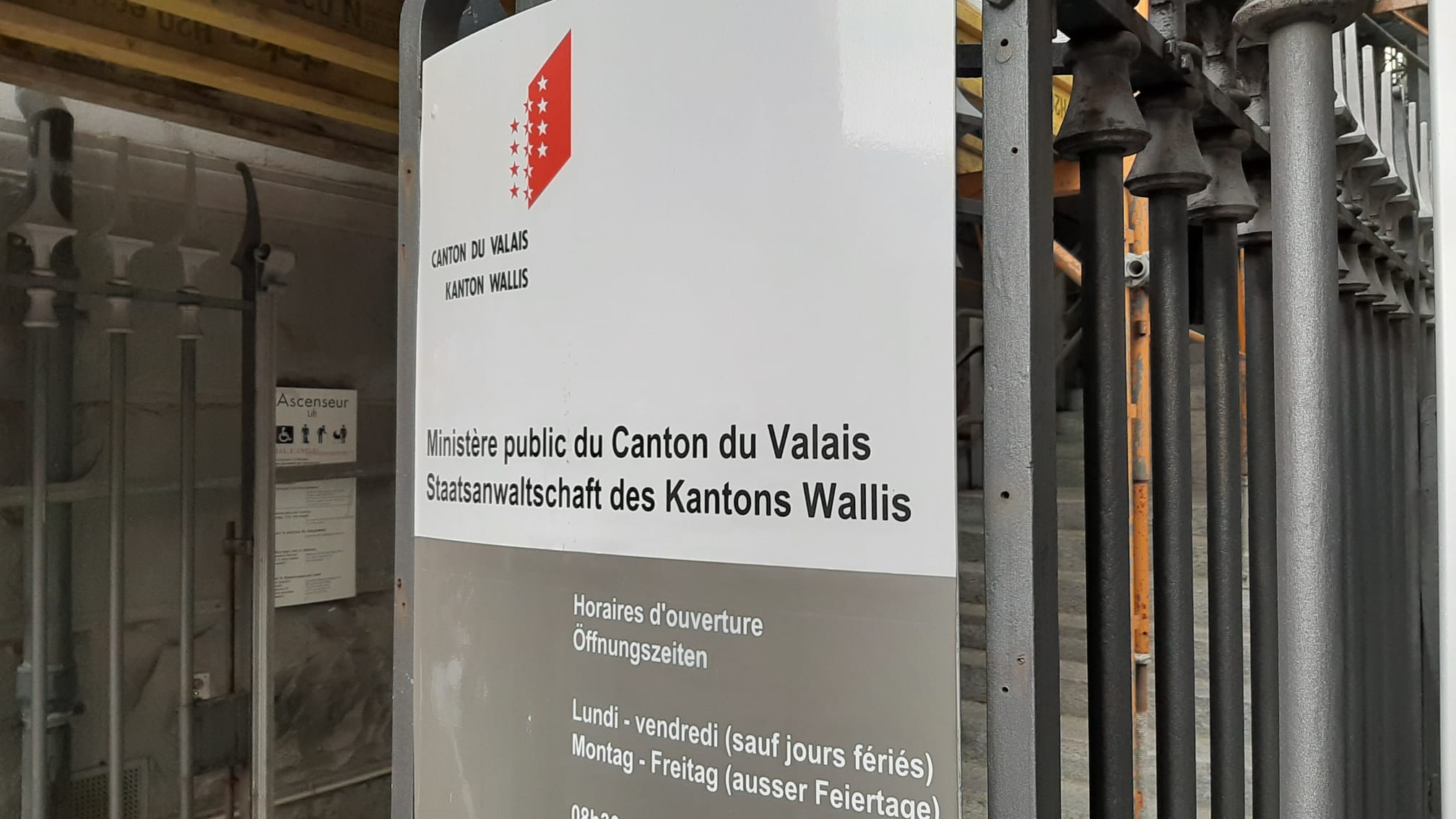 Quatre interventions parlementaires demandent des changements au Ministère public valaisan